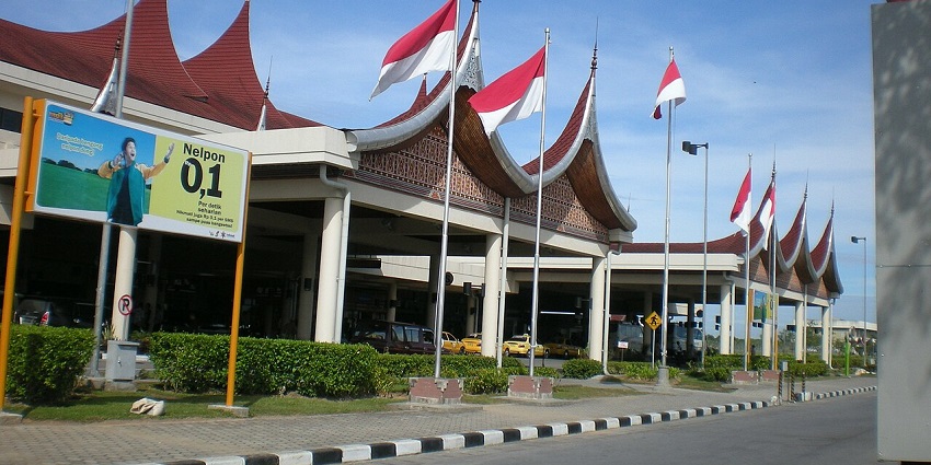 Explre the Minangkabau traditional architecture inside the halls of this airport