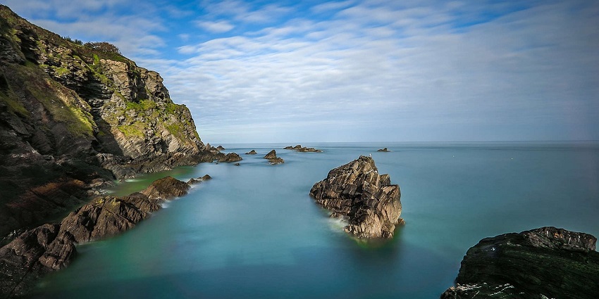 Image of rock formation near the body of water - Mini Thailand, tourist places in Jibhi