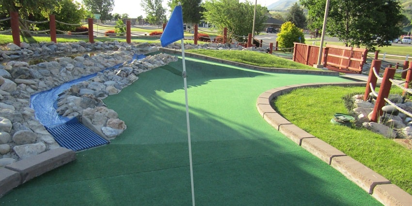 This place for the sports, especially golf lovers, the unique dinosaur theme to makes it more appealing
