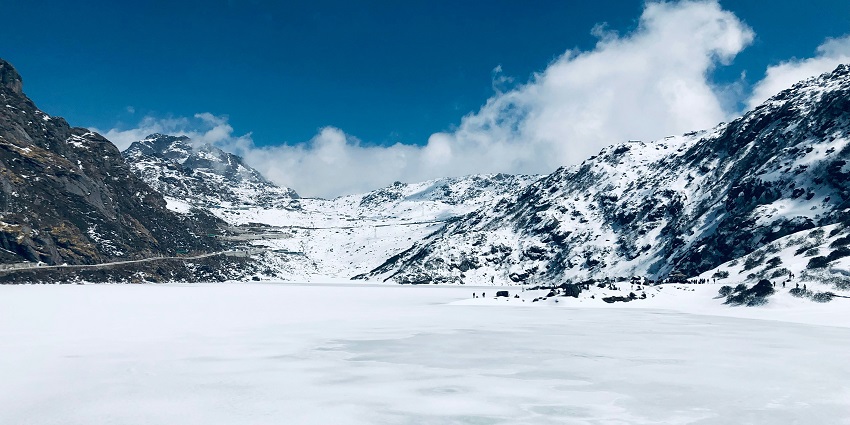 A serene view of Minkiani Pass, one of the astonishing places to visit near Kangra.
