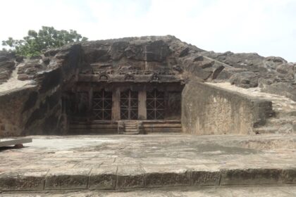 Mogalrajapuram Caves is a fascinating historical site in a busy area of Vijayawada.