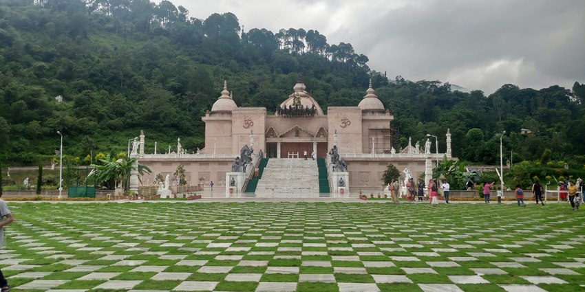 Mohan Shakti Heritage Park has the most intricate sculptures and statues inside it.