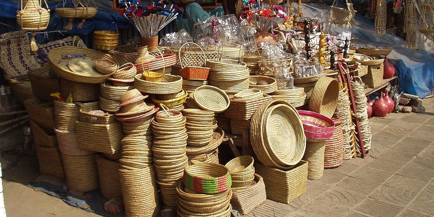 Moti Daman Market has a vast variety of souvenirs to shop for and take back home.