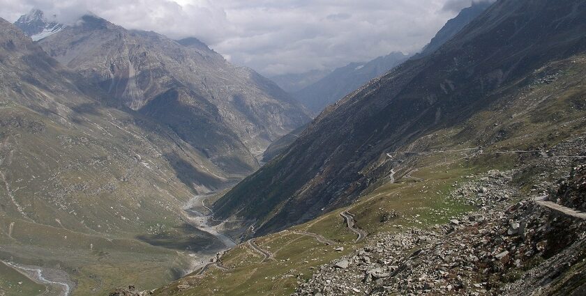 A scenic of the valley from Kullu between Lower Himalayan and Great Himalayan Ranges.