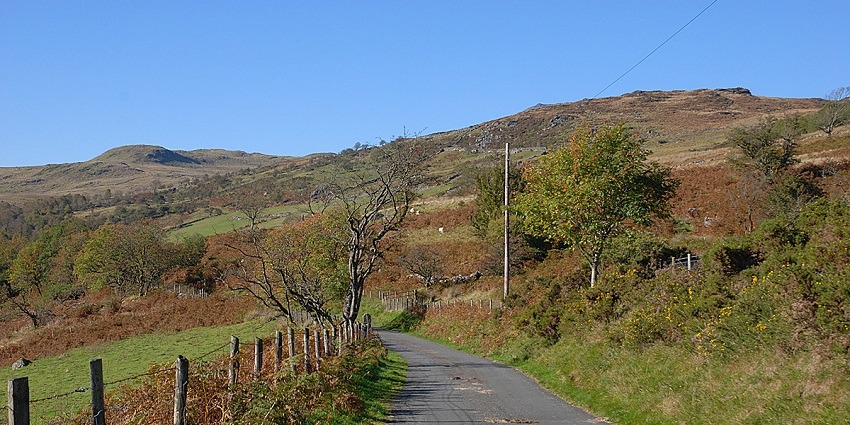 Mountainous route to Paglajhora Waterfalls