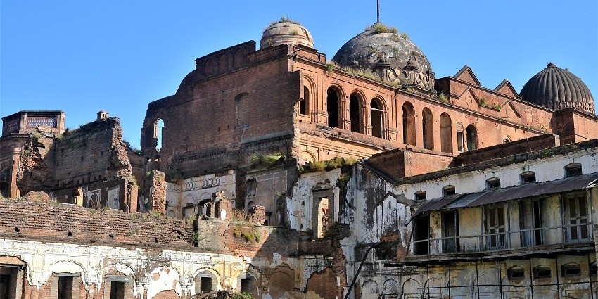A stunning view of Mubarak Mandi Palace in Jammu, showcasing its intricate architecture.
