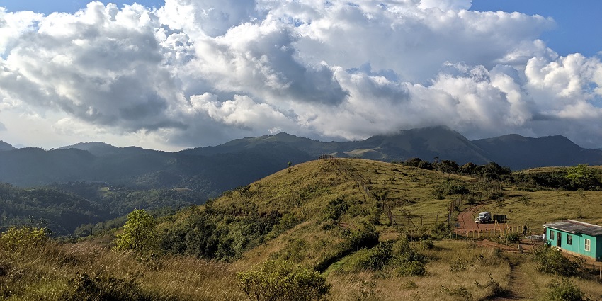 Watch the mesmerising view at Muneeswaran Hills, a tranquil place in Kerala, India.