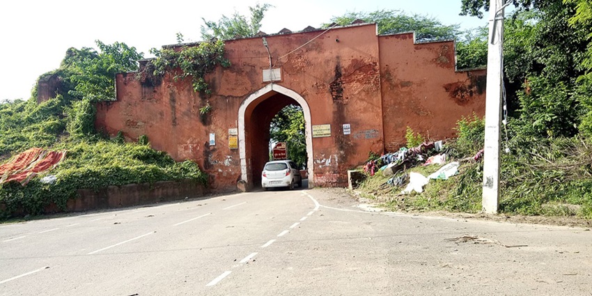 Arched red-brick gateway in the walls of the historic Munger Fort near Yogashram
