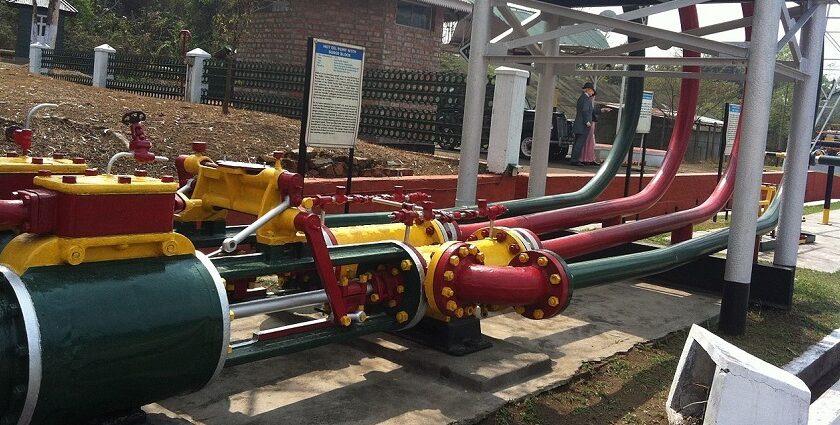 A view of models decked outside to show how oil refineries work and their equipment.