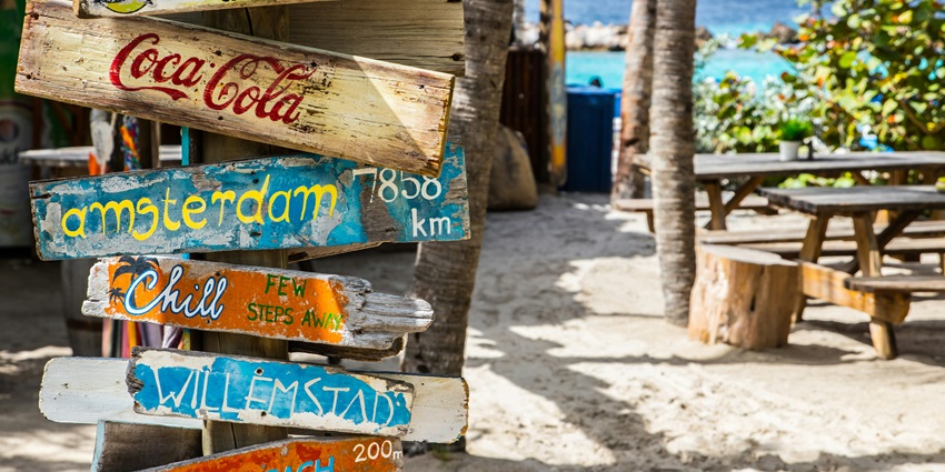 A glimpse of My Kind of Place, one of the top places to experience Bentota nightlife.