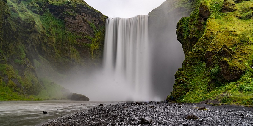 Naalu Waterfall provides great spots to sit back and relax in the lap of nature.