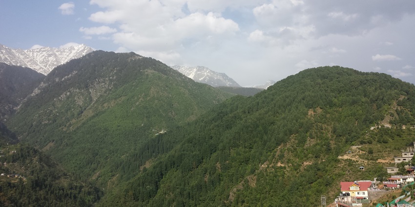 A picture of the stunning mountain views from the Naddi View Point in McLeod Ganj