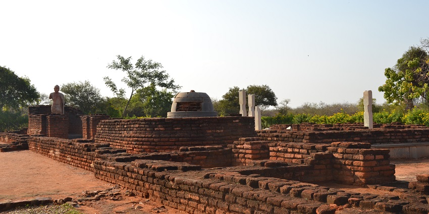 Nagarjunakonda Fort is an archaeological site in Andhra Pradesh that is a thriving centre of Buddhist culture