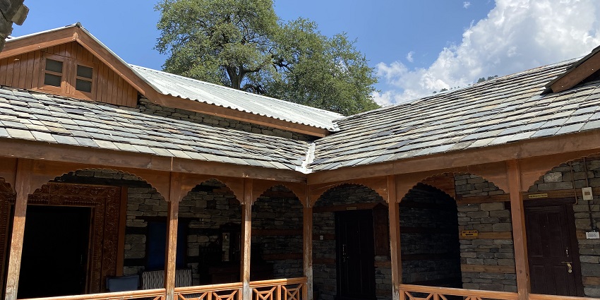 A unique and mesmerising view of the Naggar Castle during the daytime for travellers.