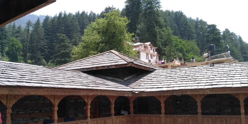 Naggar castle is one the historically significant places to visit in Manali in April for tourists to stay
