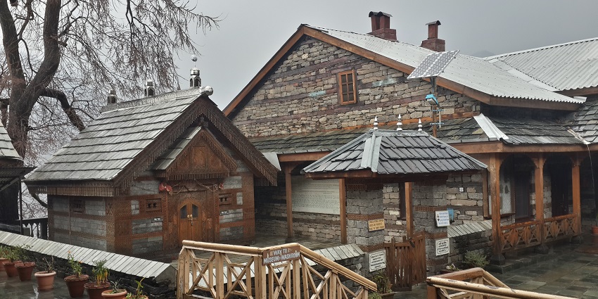Naggar castle on a rainy day, offering such a aesthetically pleasing ambience