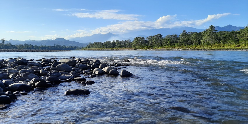A view of shimmering waters hitting the giant rocks at the famous Nameri National Park.