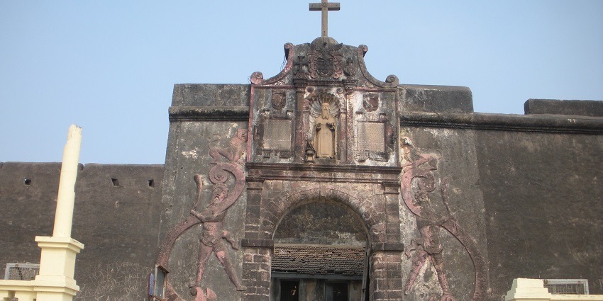 Nani Daman Fort is one of the places to visit in Daman and Diu with remarkable architecture.