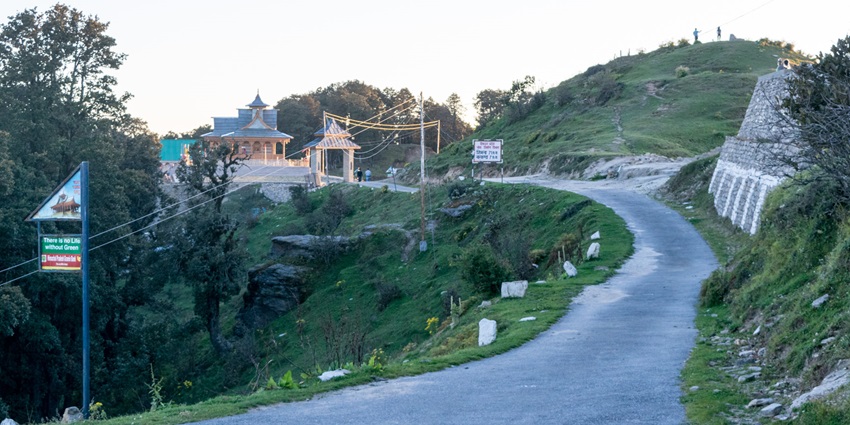 Beautiful panoramic view of the Narkanada village near the Hatkoti temple