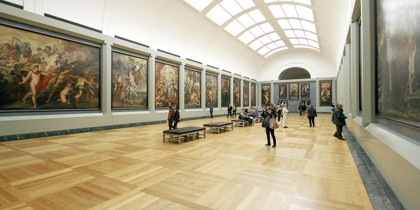A man standing inside the art Museum in the wonderful capital of India