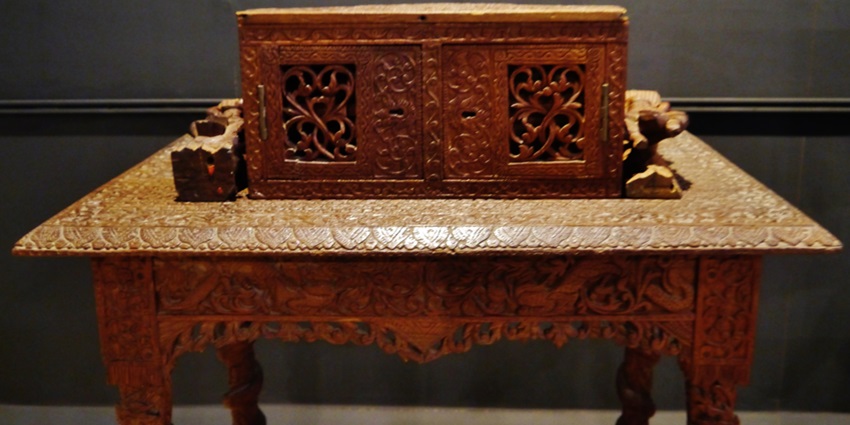 The National Museum lets one dive deep into the history with various artefacts on display.