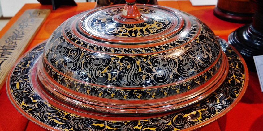 Image of a historic pottery from the national museum in Male–Places to visit in Maldives