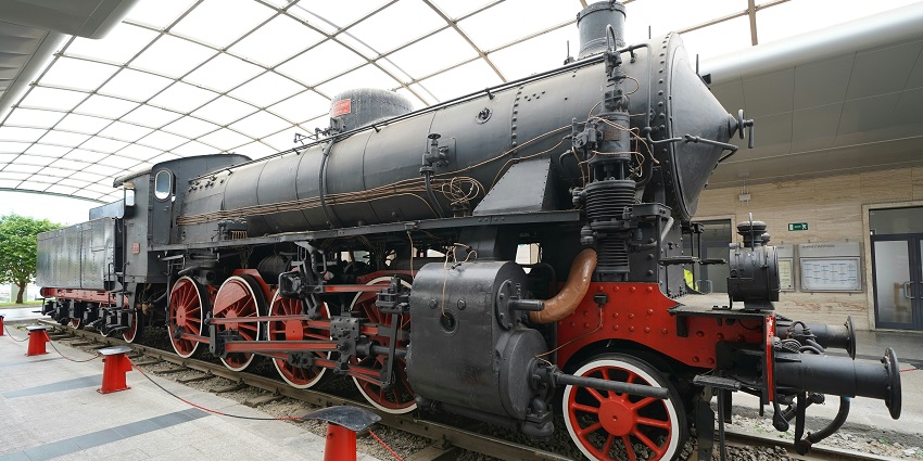 The National Rail Museum is one of the popular tourist places to visit near Sarojini Nagar.