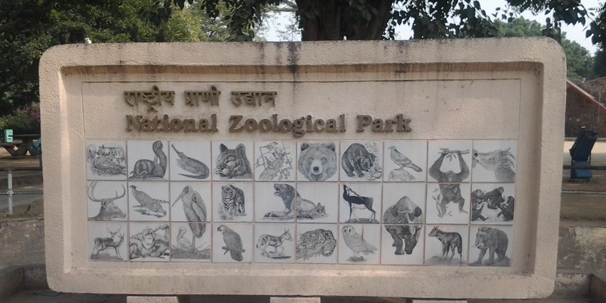 Beautiful stone curved banner having the images of different animals in the Delhi Zoo