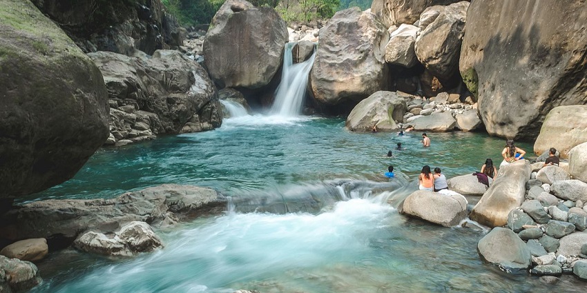 Take a dip in the natural pools of the streams and have a relaxing holiday