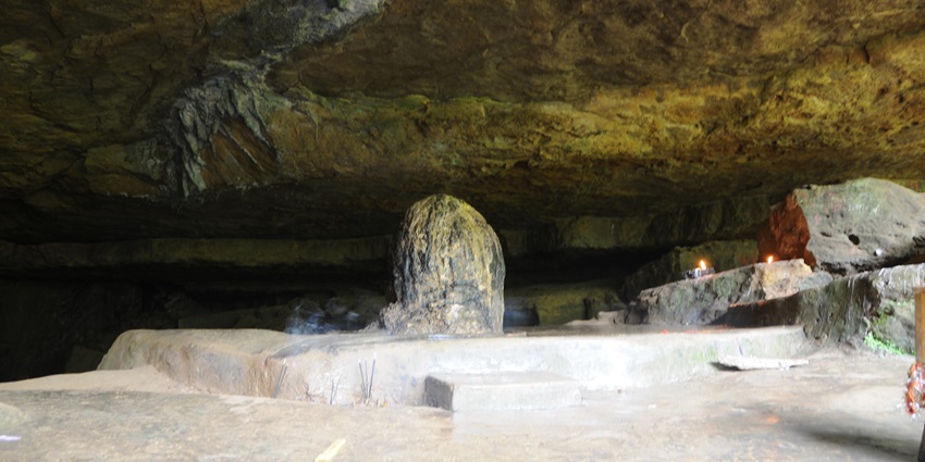 Nature made Shivalinga in Mawjymbuin Cave Mawsynram - places to visit in Meghalaya in June