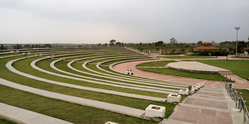 Naya Raipur Central Park is one of the most magnificent parks located near the venue.