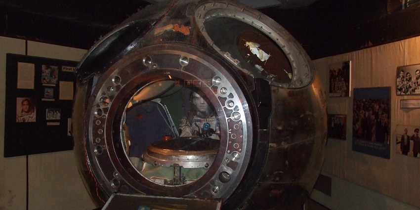 Nehru Planetarium in Delhi has space exhibitions and immersive art projects