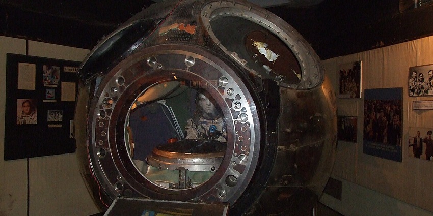 There are several video clippings, special effects, sculptures, installations and more at the Nehru Planetarium