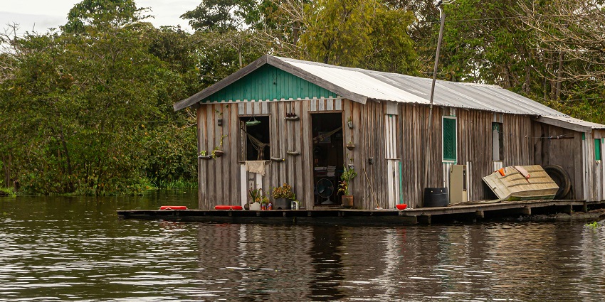 Jacquline Heritage Houseboats is one of the best spots for camping in Kashmir.