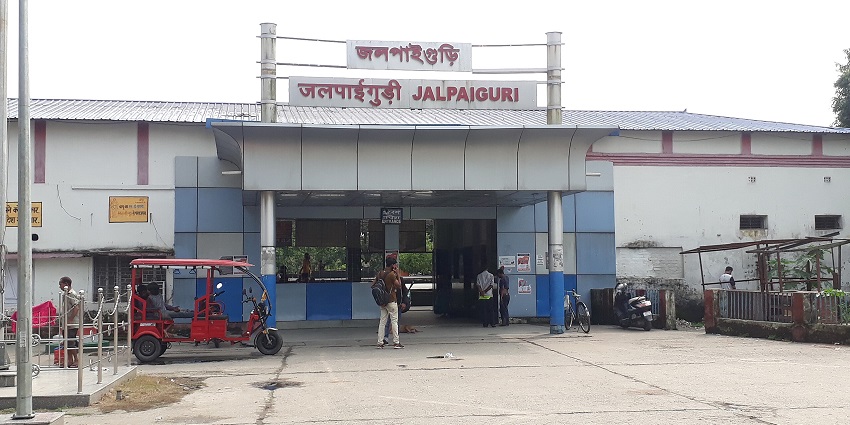 This railway station is the closest if you opt to travel by railways to reach the spot.