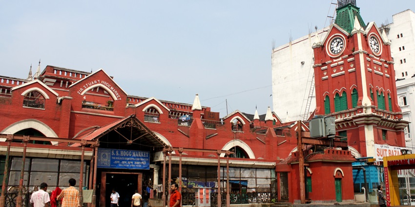 A picture of the entrance of Hogg Market. One of the best places for wedding shopping in Kolkata