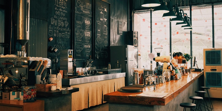 Nick's Italian Kitchen has a variety of flavourful pizzas and thick lasagnas in this hilly paradise