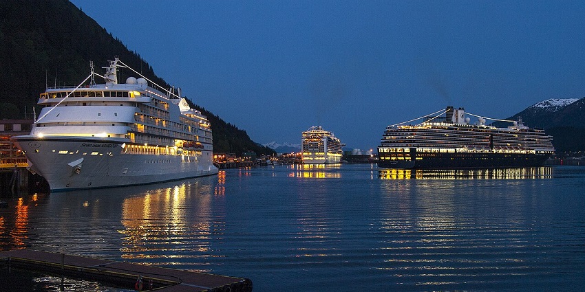Night cruises have special lights that make the water sparkle, rendering relaxation.