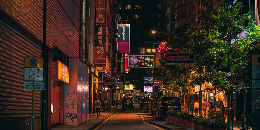 Da Nang nightlife comes to life with bustling shoppers at the vibrant Night Market.