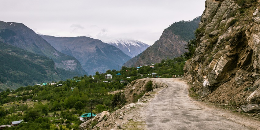 Picturesque views of the himalayan mountain from the Nirmad road in Himachal