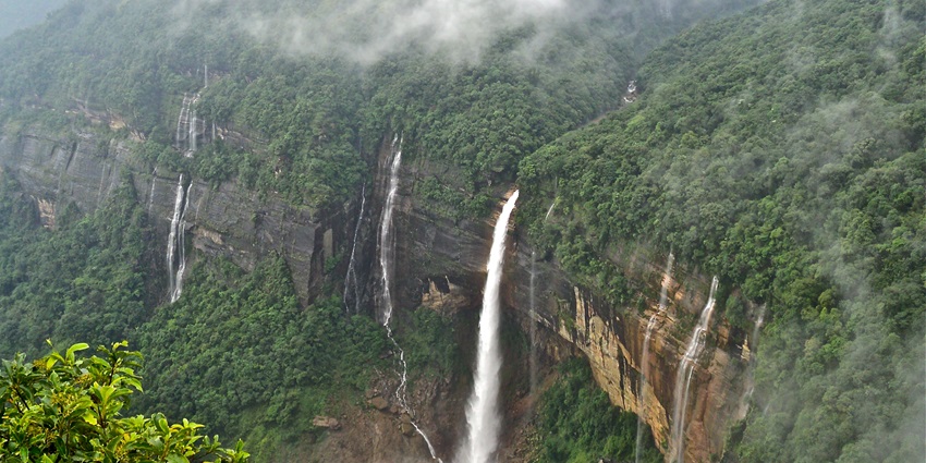 Nohkalikai Falls is popular for being the highest waterfall in India with a serene setting.