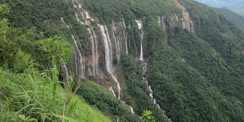 These falls, with seven streams in unison, are one of the prettiest waterfalls in Meghalaya.