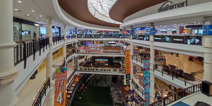 Nucleus Mall is one of the best shopping malls in Ranchi located in the city’s centre.