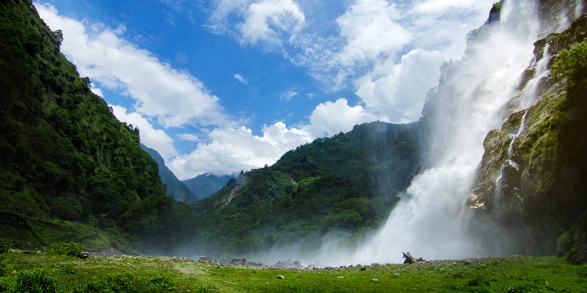 Nuranang Falls, also Jang Falls, is a magnificеnt watеrfall locatеd nеar Tawang Monastery.