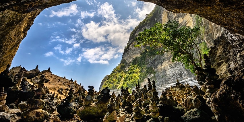 Nusa Penida caves is one of the most fascinating and remarkable places to visit for all.
