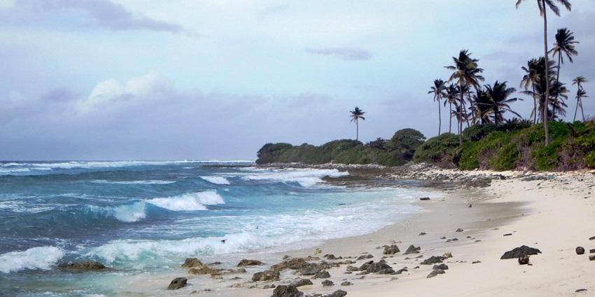Wide sandy Ocean Beach with gentle waves, rolling surf - Hidden beaches in Sri Lanka.