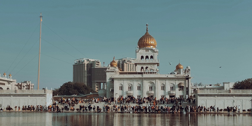 A breathtaking view of Bangla Sahib Gurudwara, a major tourist attraction in Delhi.