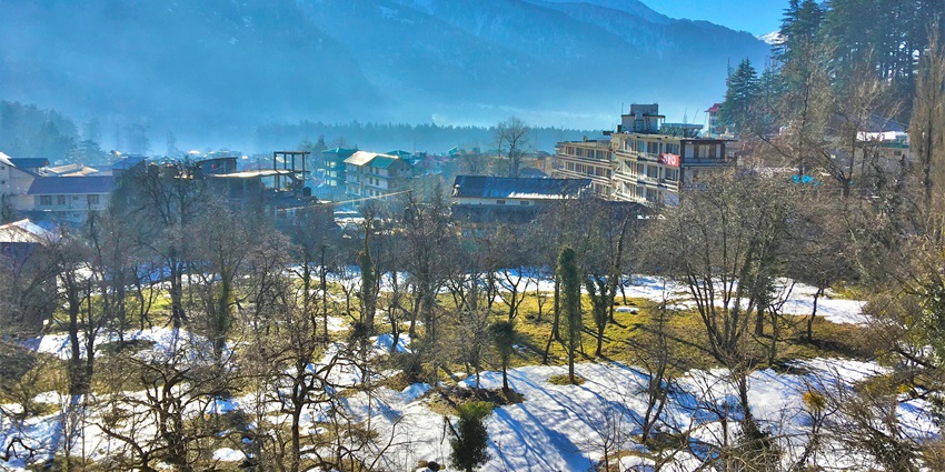Exploring the traditional old Manali is one of the best things to do in Manali in May.