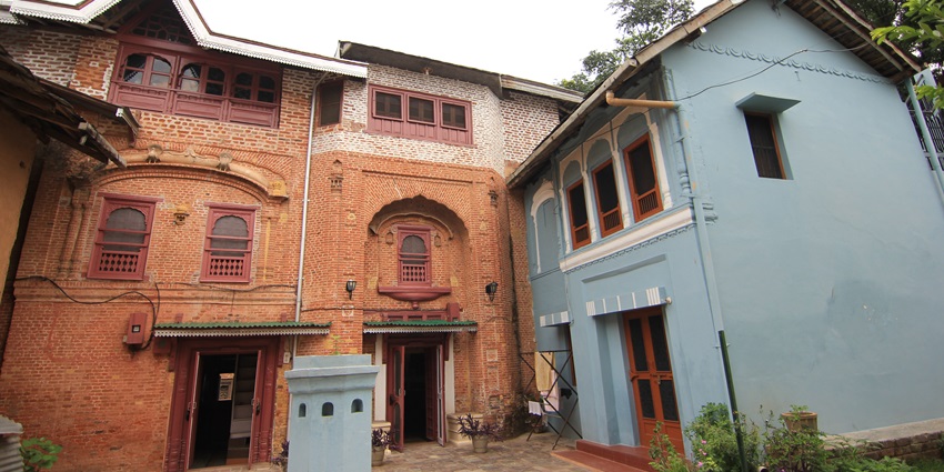 Pragpur is the ideal place to visit near Jwala devi temple to experience the authentic local life