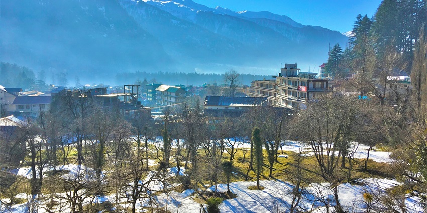 Experience the bustling life of Old Manali while exploring the shops, cafes and restaurants